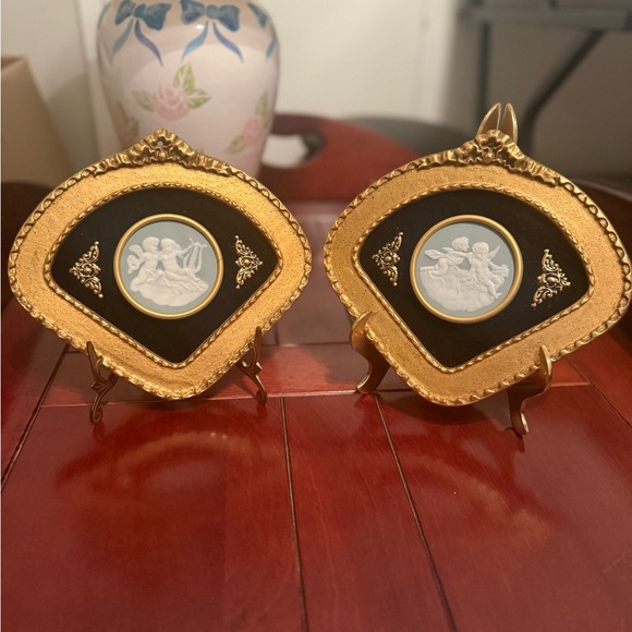 Vintage set of 2 LIMOGES CAMEO FRAMED MADE IN FRANCE